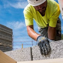 Stimulé par une demande élevée et les récentes baisses des taux d'intérêt, le secteur de la construction de logements continue de progresser avec des revenus de 6 milliards de francs (+7%) depuis janvier 2025. (archive)