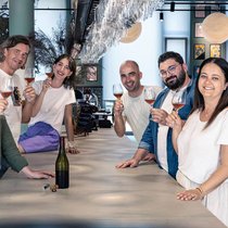 L’équipe de GRAPL développe une solution permettant aux domaines viticoles de vendre du vin à des clients particuliers.
