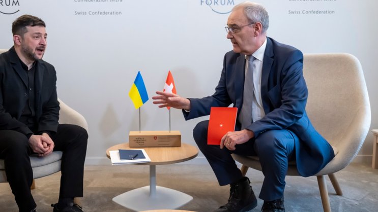 En marge du Forum économique mondial à Davos, le président ukrainien Volodymyr Zelensky avait demandé au président de la Confédération Guy Parmelin que des entreprises suisses actives dans le secteur énergétique lui viennent en aide (archives).