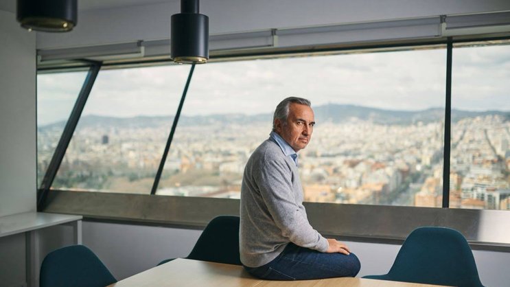 En 2018, Raphael Dana, qui vit aujourd’hui à Barcelone, fonde Gozem, un service de mototaxis géolocalisées au Togo. En 2012, il pose ses valises à Singapour pour y proposer ses services aux start-up qui veulent s’implanter en Asie.