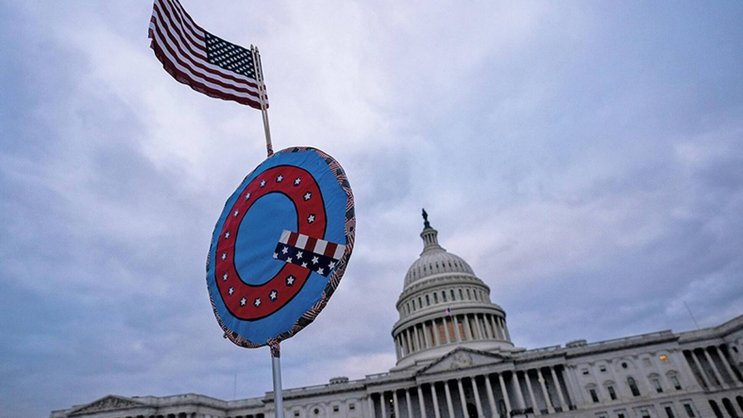 La prise du Capitole par les partisans de Donald Trump, le 6 janvier dernier, résulte en partie de la circulation de fausses informations diffusées par le mouvement QAnon.