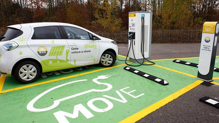 Cinq entreprises ont été choisies par l'OFROU pour densifier le réseau de stations de recharge rapide en Suisse (archives).