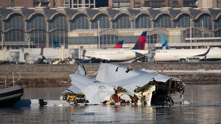 Selon les médias américains, 40 corps avaient été repêchés jeudi soir, 24 heures après cette catastrophe qui n'a laissé aucun survivant.