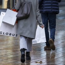 Les Genevois ne voteront pas le 30 novembre sur la modification de la loi sur les heures d'ouverture des magasins, attaquée par voie référendaire. A la suite d'une décision du Tribunal fédéral, le Conseil d'Etat a annoncé mercredi l'annulation du scrutin (illustration).