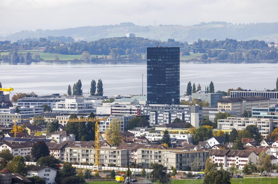 Zoug : Vue sur la ville de Zoug avec la silhouette distinctive du Park Tower.