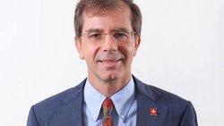 Nicolas Musy, manager de LX Precision, est un fin connaisseur de la Chine. En 1997, il cofonde la China Integrated Consultancy et en 2001, le Swiss Center Shanghai.