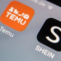 L'UE instaure de nouveaux frais de traitement pour les produits bon marché vendus en ligne. Cette mesure devrait toucher particulièrement les sites de vente en ligne populaires tels que Shein et Temu (archives).