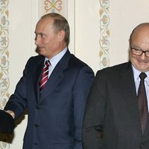 Hans-Jorg Rudloff (à dr.) avait notamment rencontré Vladimir Poutine en octobre 2006. (Photo d'archives).