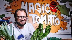 Après une carrière bancaire et un passage dans la haute joaillerie, Paul Charmillot lance MagicTomato.
