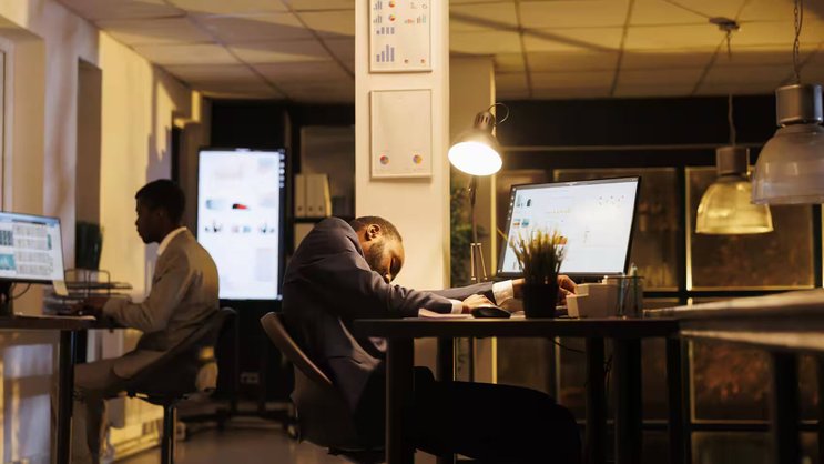 Les spécialistes recommandent une sieste d’une quinzaine de minutes pour recharger ses batteries.