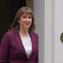 La  Chancelière de l'Échiquier Rachel Reeves doit composer avec un environnement incertain, marqué par la guerre commerciale et le conflit au Moyen-Orient (archives).