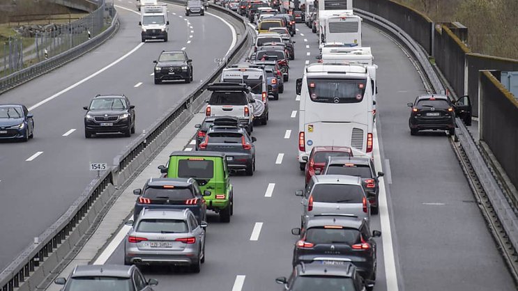 Les automobilistes devaient patienter au portail nord du tunnel du Gothard samedi (Archives).