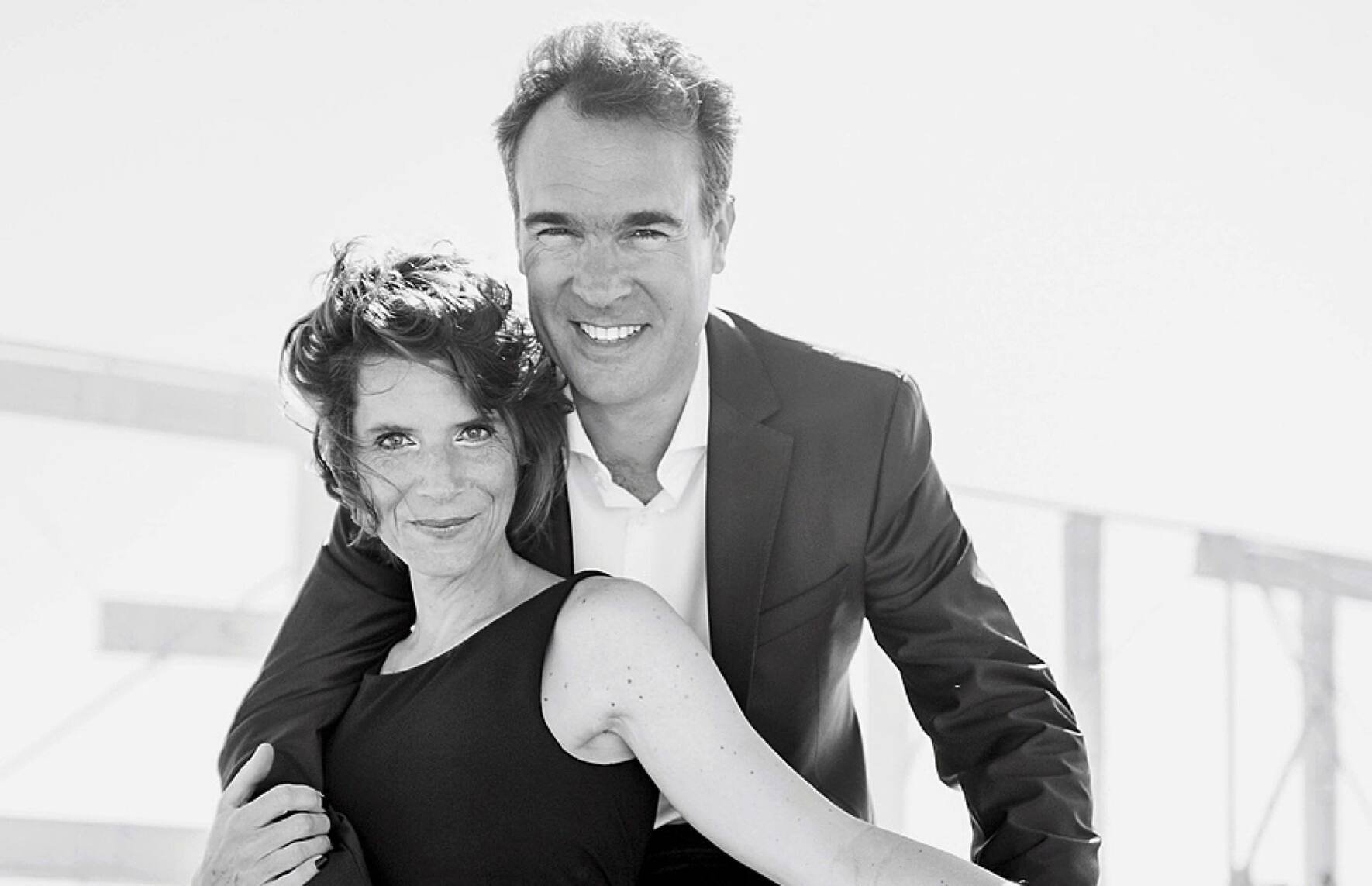 Avec son épouse Annabel, rencontrée en 1996, comédienne de formation et ancienne journaliste  qui a notamment collaboré avec France 3, RTBF, TV5 et LCI.