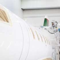 Un collaborateur au cœur de la production chez Pilatus. L’avionneur nidwaldien figure désormais parmi les employeurs les plus prisés de Suisse, à la deuxième place du classement Randstad 2026, derrière Google.