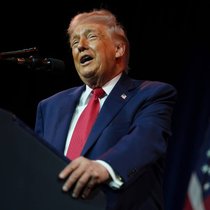 Donald Trump a reproché mardi à Nicolás Maduro d'avoir imité ses célèbres gestes de danse.