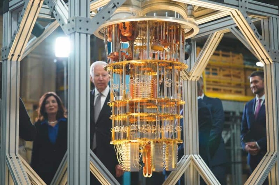 Le 6 octobre, le président américain, Joe Biden, visitait le centre de données quantiques d'IBM, à New York.