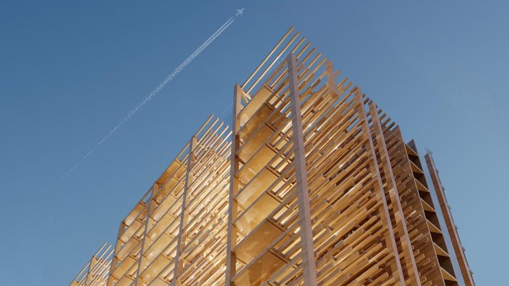 L’évolution des techniques anti-­incendies permet désormais d’utiliser le bois dans de grandes structures, comme ici pour les bâtiments Malley Phare.