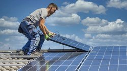 La start-up propose notamment de faciliter le processus de planification et d’appel d’offres de l’installation solaire.