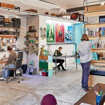 Décal’Quai, un espace associatif de coworking à la gare de Montreux, regroupe des créatifs.