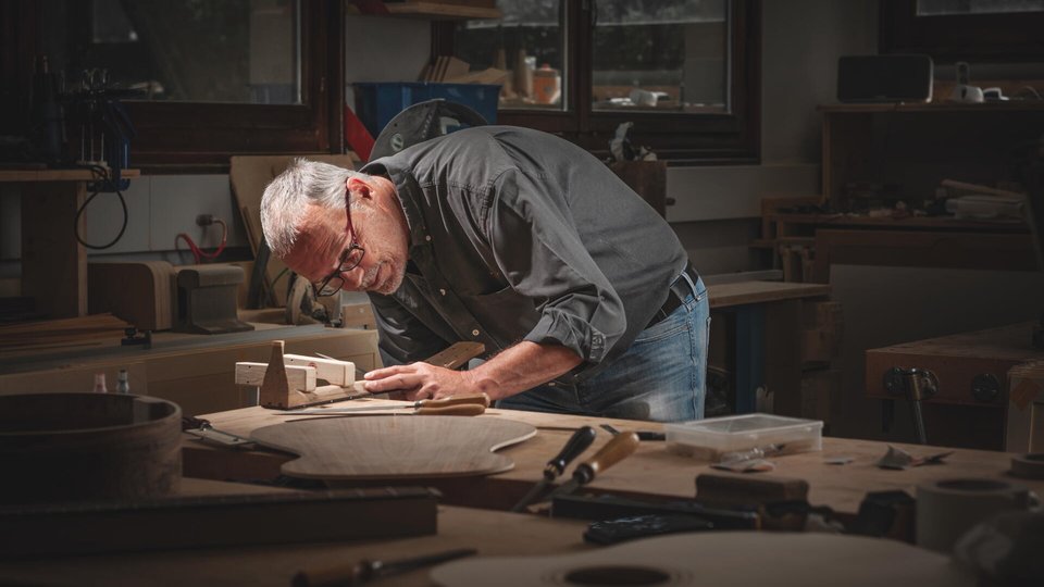 Forcément plus que centenaires, les épicéas du Risoud propres à la lutherie sont d’autant plus précieux qu’ils souffrent du changement climatique.