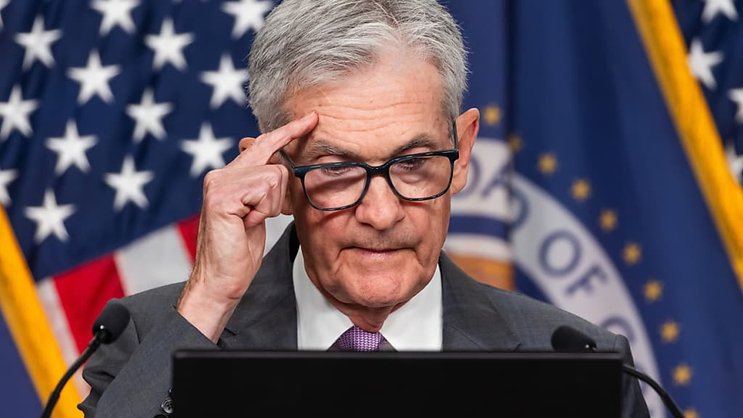 La Fed, ici son président Jerome Powel, veut maintenant que l'inflation rentre progressivement dans le rang, empêcher le chômage de grimper à son tour. (archives)