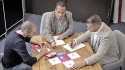Avec seulement trois collaborateurs, les affaires d’Imprimés Services se portent bien, notamment grâce à un réseau de multiples partenaires qui lui permet de briguer de gros mandats.