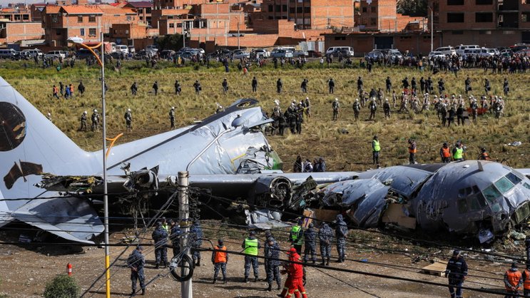 30% des billets de banque transportés par le C-130 Hercules ont été volés après l'accident.