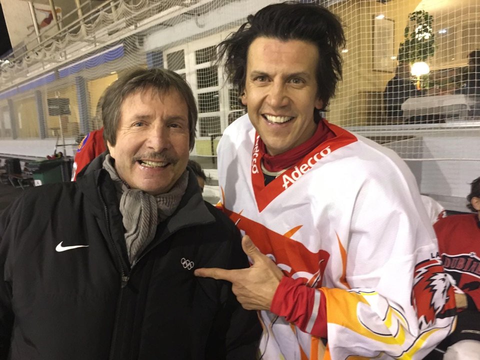 Christophe Dubi avec son père Gérard, légendaire attaquant du LHC et ancien membre de l’équipe suisse de hockey.