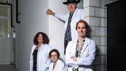 Un espoir pour des miliers de grands brûlés:  Kathi Mujynya Ludunge, Daniela Marino, Vincent Ronfard et Fabienne Hartmann-Fritsch (de g. à dr.).