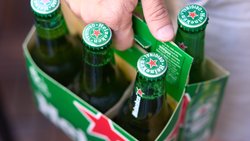 Face à "une période économique et politique turbulente", Heineken veut doper sa rentabilité en biffant entre 5000 et 6000 emplois (archives).