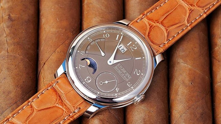Le groupe de luxe français prend 20% de la manufacture genevoise, qui fabrique 900 montres par an.