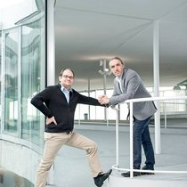 Marc Gruber (à g.) et Pierre Vandergheynst incarnent ce que l'EFPL peut offrir de mieux aux PME.