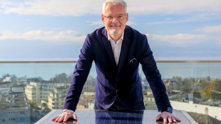 Le CEO, Richard Mesple, a d’abord été actif durant quinze ans dans la création de bateaux solaires.