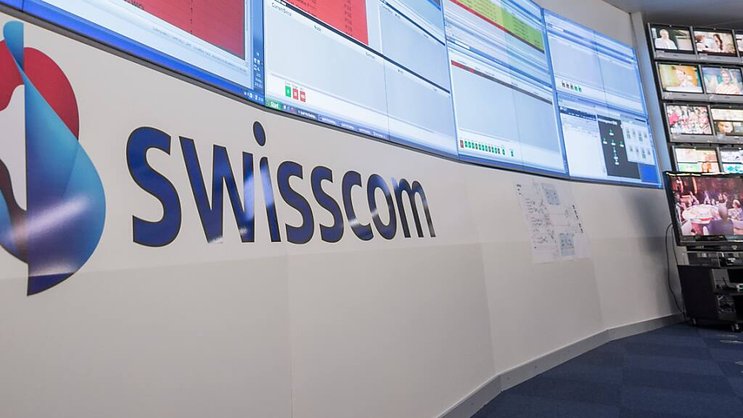 Swisscom passe d'un modèle de fibre optique d'une seule ligne d'accès pour plusieurs ménages (PMP) à celui d'une distribution directe depuis les centraux téléphoniques (P2P). (Photo/Samuel Truempy)