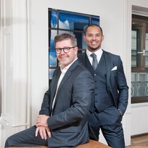Mathieu Parreaux (à d.) et Me Julien Fivaz: Real-Protect compte déjà 450 clients avec des tarifs qui démarrent à 24,90 francs par mois.