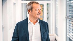 Avec ce rachat, André Wyss, le CEO d’Implenia, compte «regrouper les compétences» et «proposer une offre de prestations intégrée».