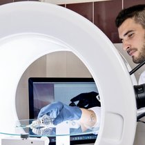 Le site horloger WatchBox, qui a ouvert une succursale à Neuchâtel en 2018, multiplie les partenariats avec des détaillants.