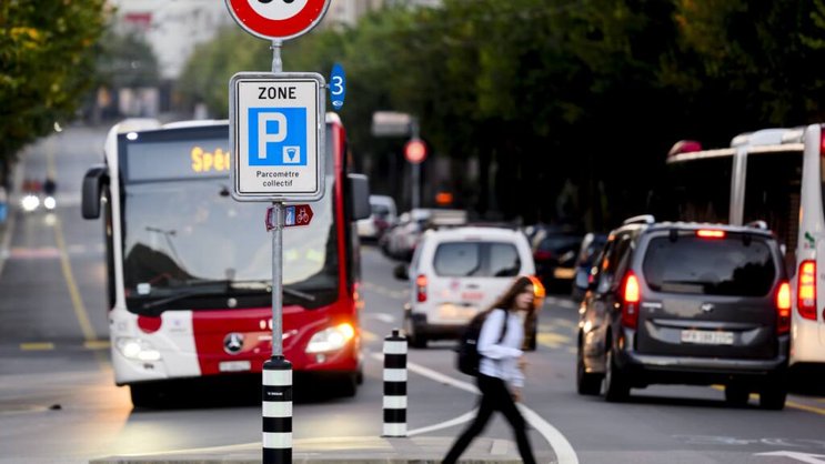Pour lutter contre le bruit routier, la Ville de Fribourg a instauré le 30 km/h sur une grande partie de son réseau routier (archives).