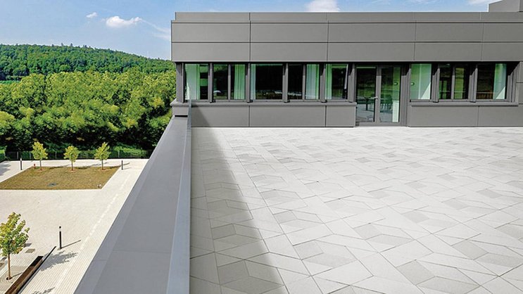 La dalle en béton pressé conçue par les architectes de CCHE a décroché un prestigieux prix de design.