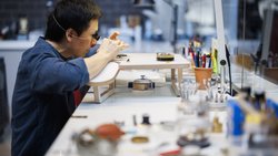 1,63 million, c'est le montant de la subvention allouée au projet de 2025 à 2028. L’objectif est de créer une structure de référence et de recherche des métiers de l’horlogerie à l’échelle nationale