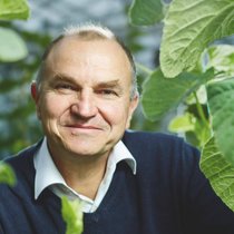 Philippe Meuwly a tout quitté pour les fleurs des Alpes et pour créer Pharmalp.