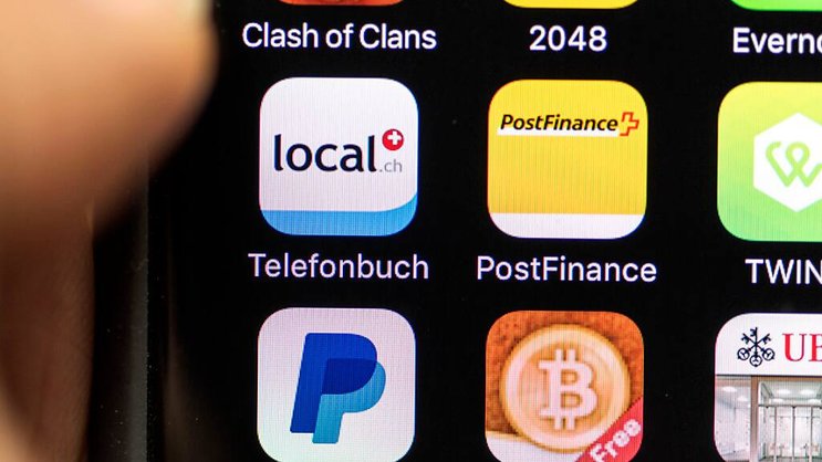 Dans le cadre d'une démonstration de faisabilité commune, Postfinance veut émettre et retirer un franc numérique via le réseau d'une banque suisse, en utilisant l'infrastructure de son partenaire Swiss Stablecoin. (archives)