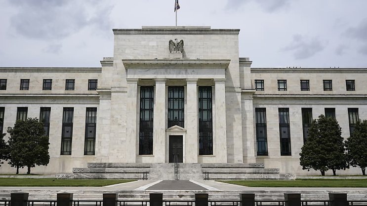 La Fed se dit attentive aux risques pesant sur l'emploi et l'inflation.
