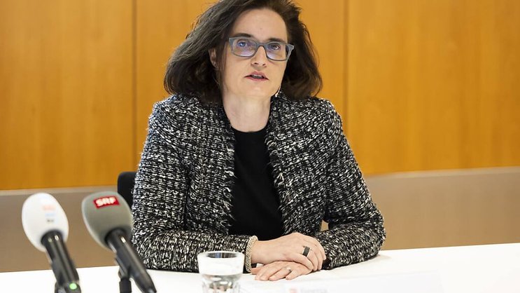 Marlene Amstad, présidente du conseil d'administration de la Finma, explique les limites d'intervention de son institution par rapport à d'autres places financières, notamment en matière d'amendes.
