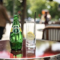 Nestlé Waters va pouvoir continuer à exploiter en France deux forages destinés à la production d'eau minérale naturelle Perrier. (archives)