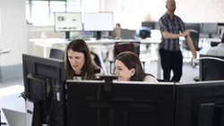 Le marché du travail en Suisse connaît plusieurs paradoxes. Ils sont confirmés par les managers RH et les cadres.