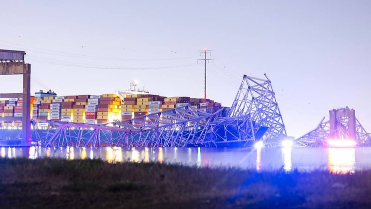Le pont Francis Scott Key Bridge s'est partiellement effondré après qu'un porte-conteneurs l'a percuté à Baltimore, Maryland.
