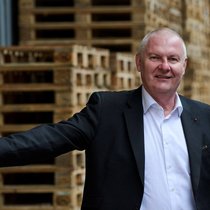 Propriétaire de 26 sociétés actives dans des domaines aussi divers que la santé, le luxe, la sécurité ou l’immobilier, l’entrepreneur sarinois, membre du CA de Fribourg-Gottéron, souhaite relever le défi du football.