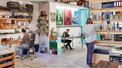 Décal’Quai, un espace associatif de coworking à la gare de Montreux, regroupe des créatifs.
