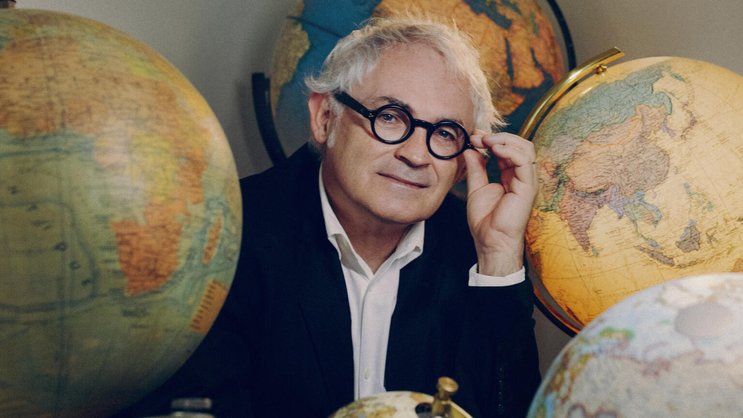Statisticien de formation, Jean-­François Rial a commencé sa carrière dans le renseignement financier avant de racheter l’agence Voyageurs du Monde en 1998.